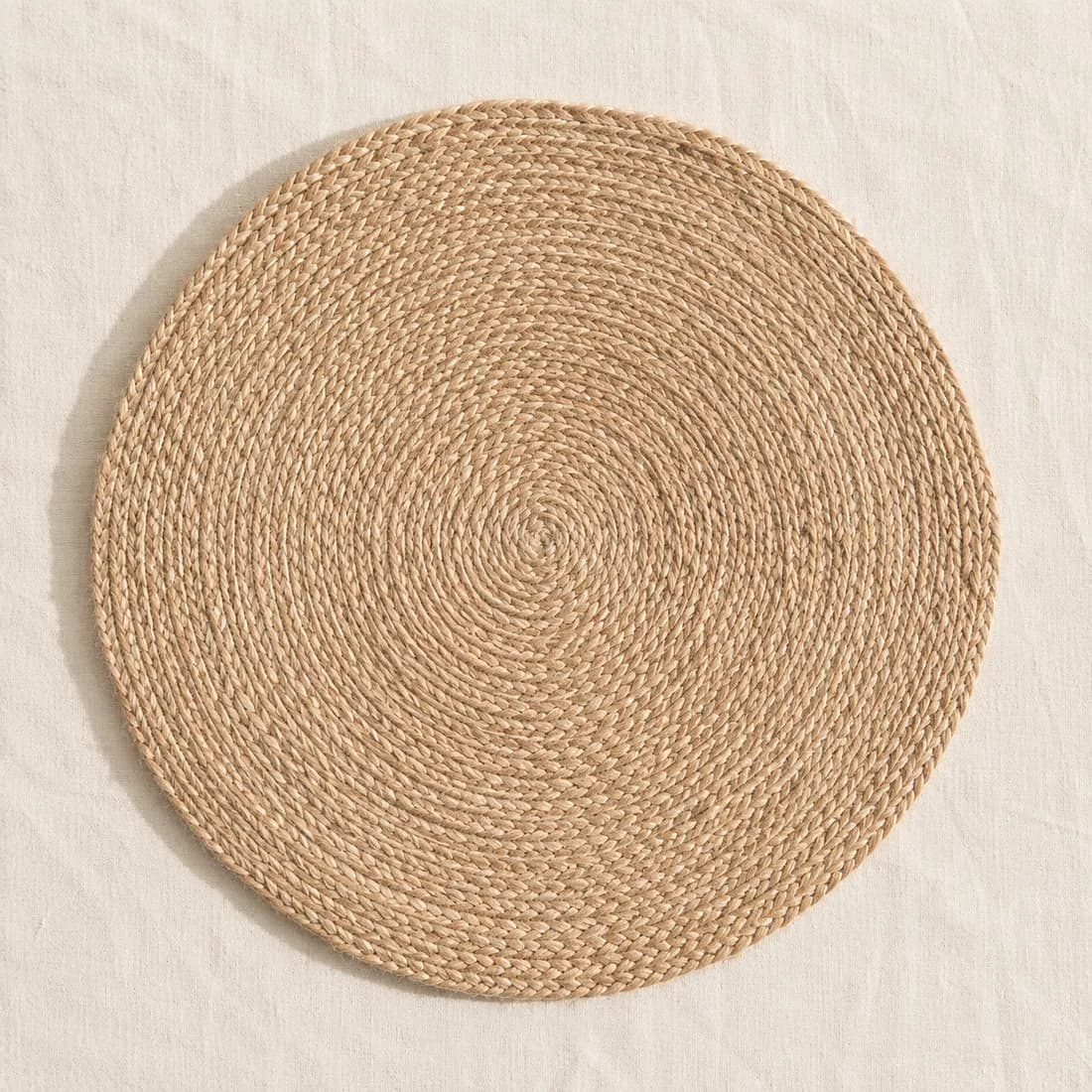 Placemat Round Ø38 — Jute — Jute weave, shown empty on a plain background
